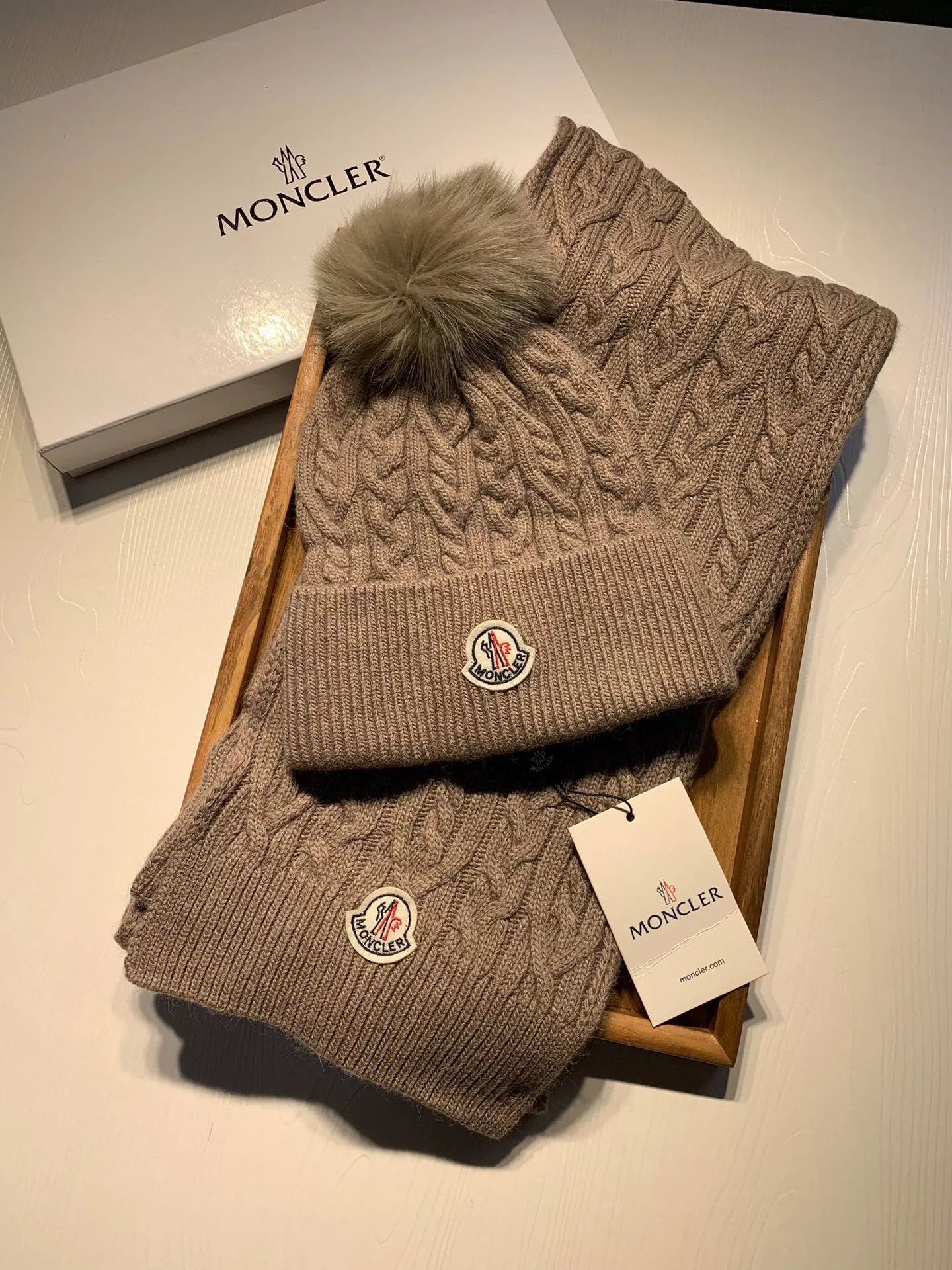 moncler hat and echapres set s_127a7aa